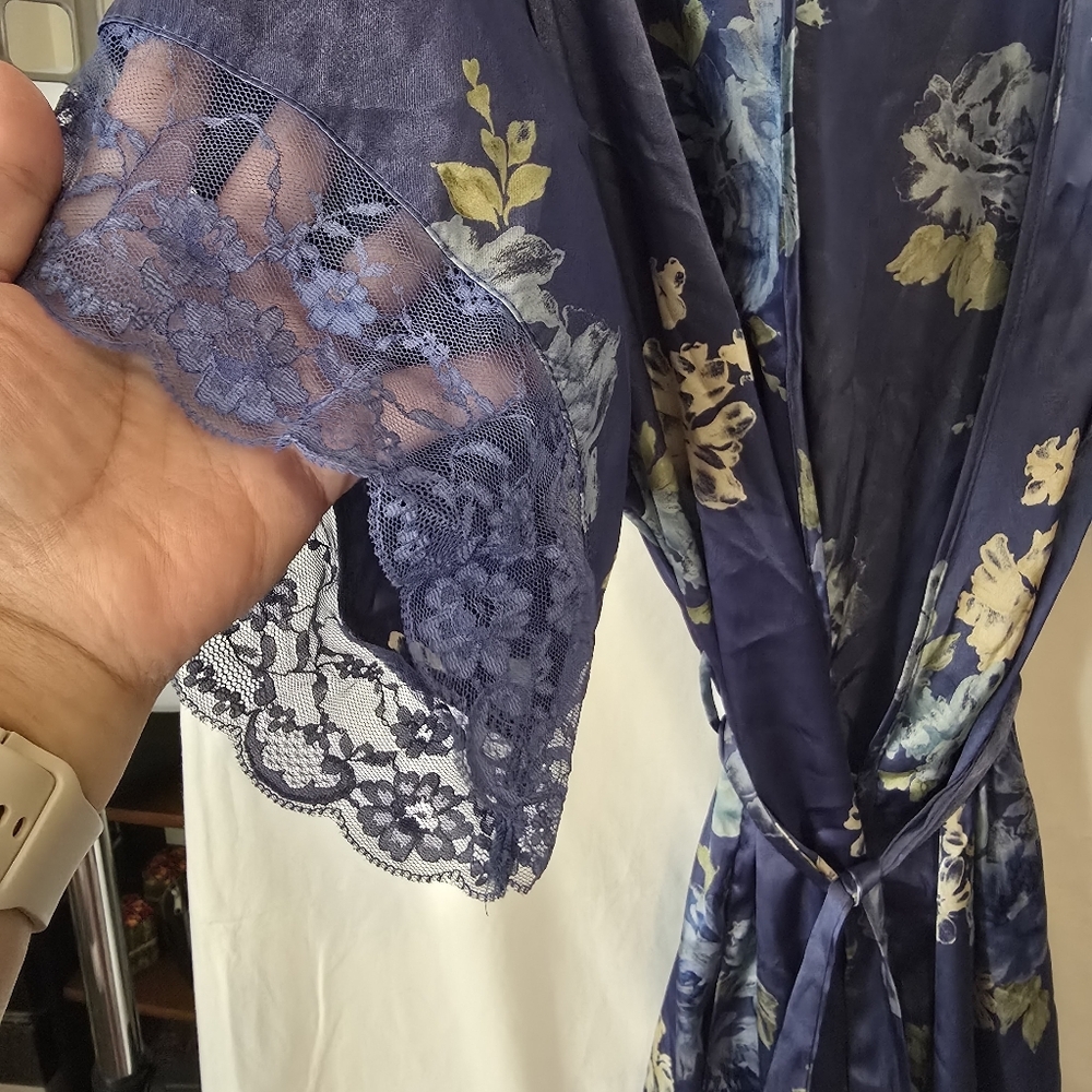 Secret Treasures Blue Floral Robe - Picture 3 of 4